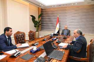 وزير الرى  يتابع إجراءات...