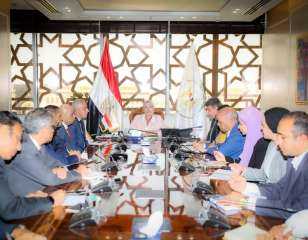 وزيرة البيئة تلتقي عددًا من...