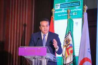خالد عبدالغفار يؤكد أهمية تدريب...