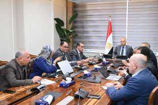 وزير الرى يتابع موقف مشروعات...