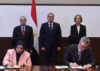 رئيس الوزراء يشهد توقيع مذكرة...