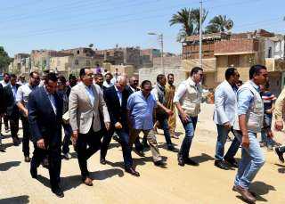 رئيس الوزراء يتفقد عدداً من...