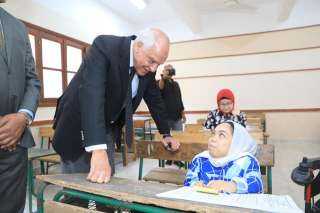 محافظ الجيزة يتفقد لجان امتحانات...