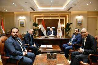 أشرف صبحى يبحث مع وفد...
