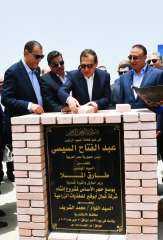وزير البترول يضع حجر الأساس...