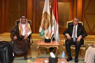 وزير القوى العاملة يلتقى نائب...