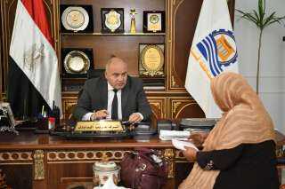 محافظ قنا يستقبل 65 مواطن...