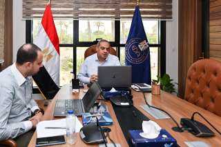 رئيس هيئة الدواء المصرية يحضر...