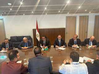 وزير الصحة يناقش مع نظيره...