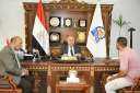 محافظ قنا يستقبل 60 مواطن...