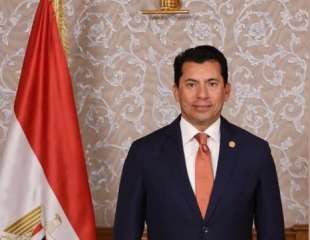وزير الشباب والرياضة يهنئ ...