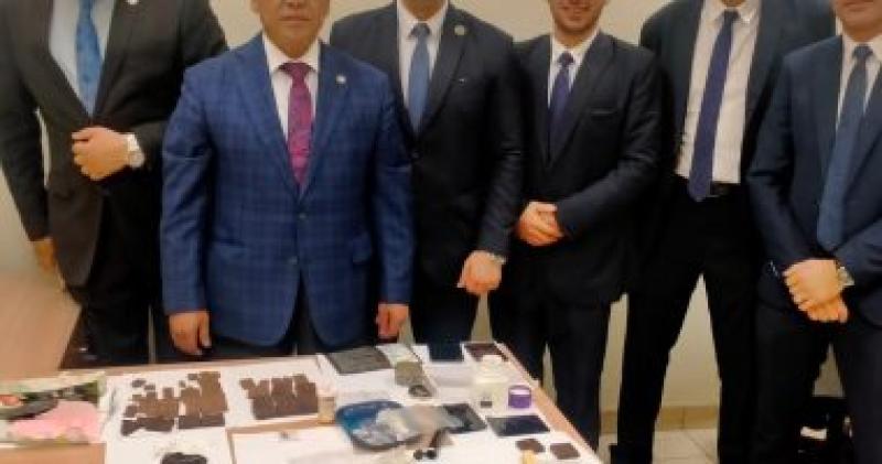رجال الجمارك و المضبوطات