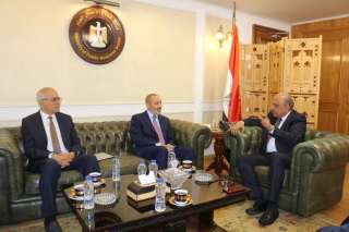 وزير قطاع الأعمال يبحث مع...