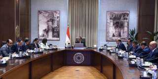 رئيس الوزراء يلتقي عددا من...