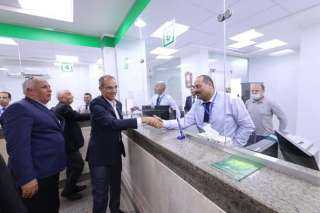 وزير الاتصالات يتفقد مبنى بريد...