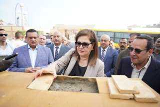 وزيرة التخطيط تضع حجر الأساس...
