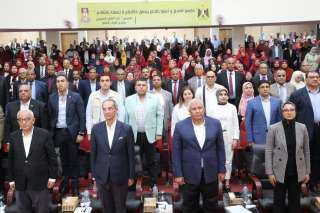 وزيرا الإتصالات والتعليم ومحافظ الوادي...