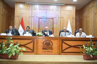 محافظ قنا يترأس الإجتماع الدورى...