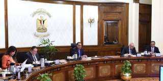 رئيس الوزراء يناقش عددا من...