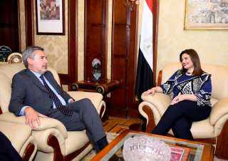 وزيرة الهجرة تستقبل السفير الإيطالي...