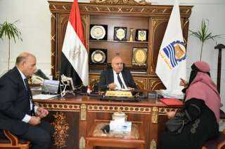 محافظ قنا يستقبل 40 مواطنا...
