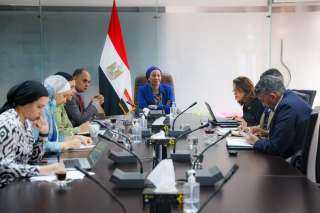 وزيرة البيئة تعقد إجتماعاً مع...