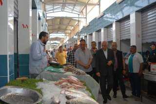 محافظ الجيزة يتابع حركة البيع...