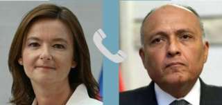 وزير الخارجية يتلقى اتصالًا هاتفيًا...