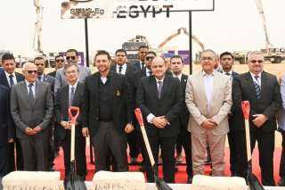 وزير التجارة يضع حجر الأساس...