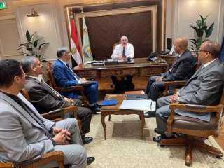 وزير الزراعة يناقش خطة التوسع...