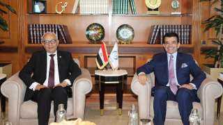 وزير التربية والتعليم يلتقي المدير...