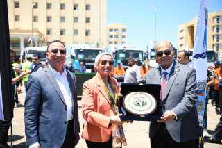 وزيرة البيئة ومحافظ الإسكندرية يشهدان...