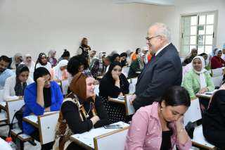 جولة تفقدية لرئيس جامعة القاهرة...