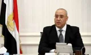 وزير الإسكان يسلم رسالة من...