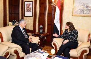 وزيرة الهجرة تستقبل خبيراً مصرياً...