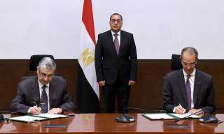 رئيس الوزراء يشهد مراسم توقيع...