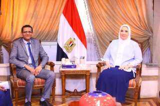 وزيرة التضامن تلتقي نقيب الصحفيين...
