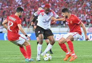 الأهلي بالزي التقليدي أمام الوداد...