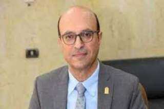 رئيس جامعة أسيوط يلتقي لجنة...