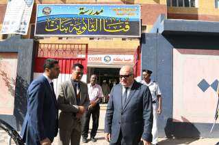 محافظ قنا يتفقد لجان امتحانات...