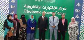 رئيس جامعة بنها يتفقد لجان...