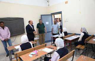 محافظ أسوان يتفقد لجان إمتحانات...