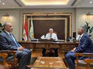 وزير الزراعة يتابع مع ممثل...