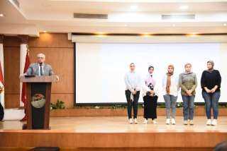 محافظ بورسعيد يتابع مستجدات العمل...
