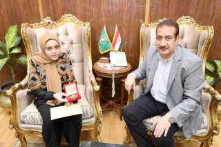 محافظ المنوفية يلتقى الطالبة ”...