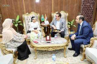 محافظ المنوفية يلتقي الموهبة الغنائية...