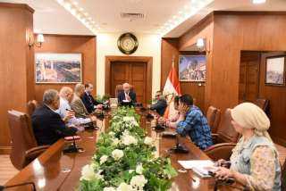 محافظ بورسعيد يستقبل اللجنة المشكلة...