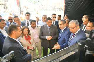 وزيرا التنمية المحلية والهجرة ومحافظ...