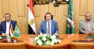 محافظ المنوفية يعقد اجتماعا مع...