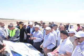 وزير النقل يتفقد مواقع العمل...
